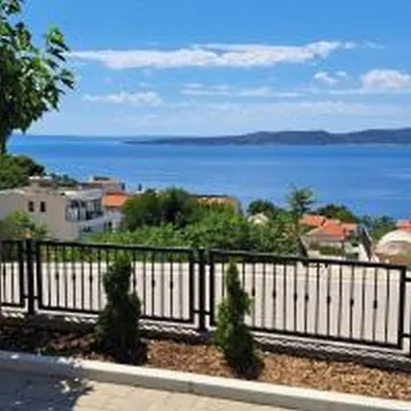 Maza Guest house